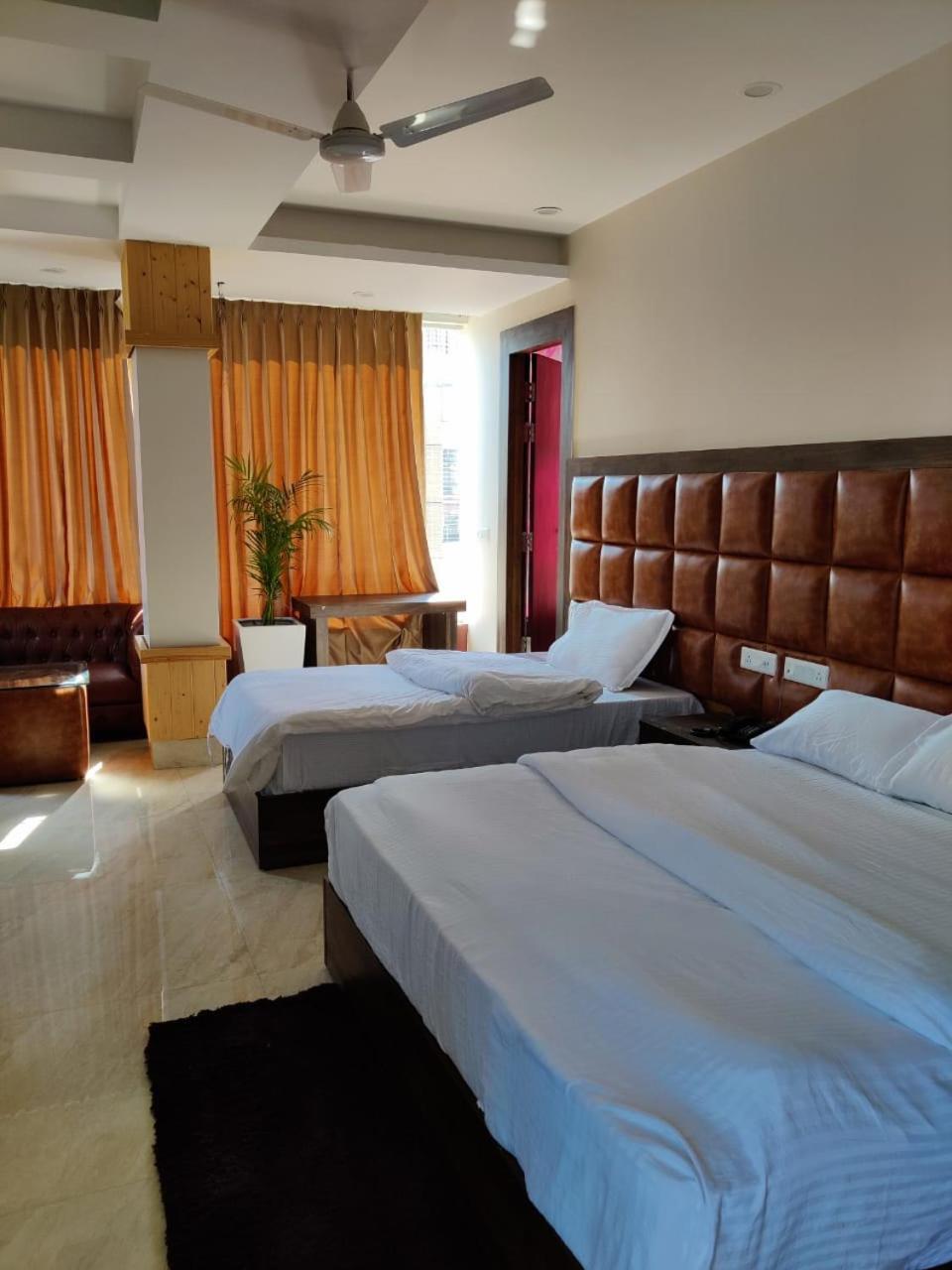 Hotel Maira Dehradun Eksteriør billede