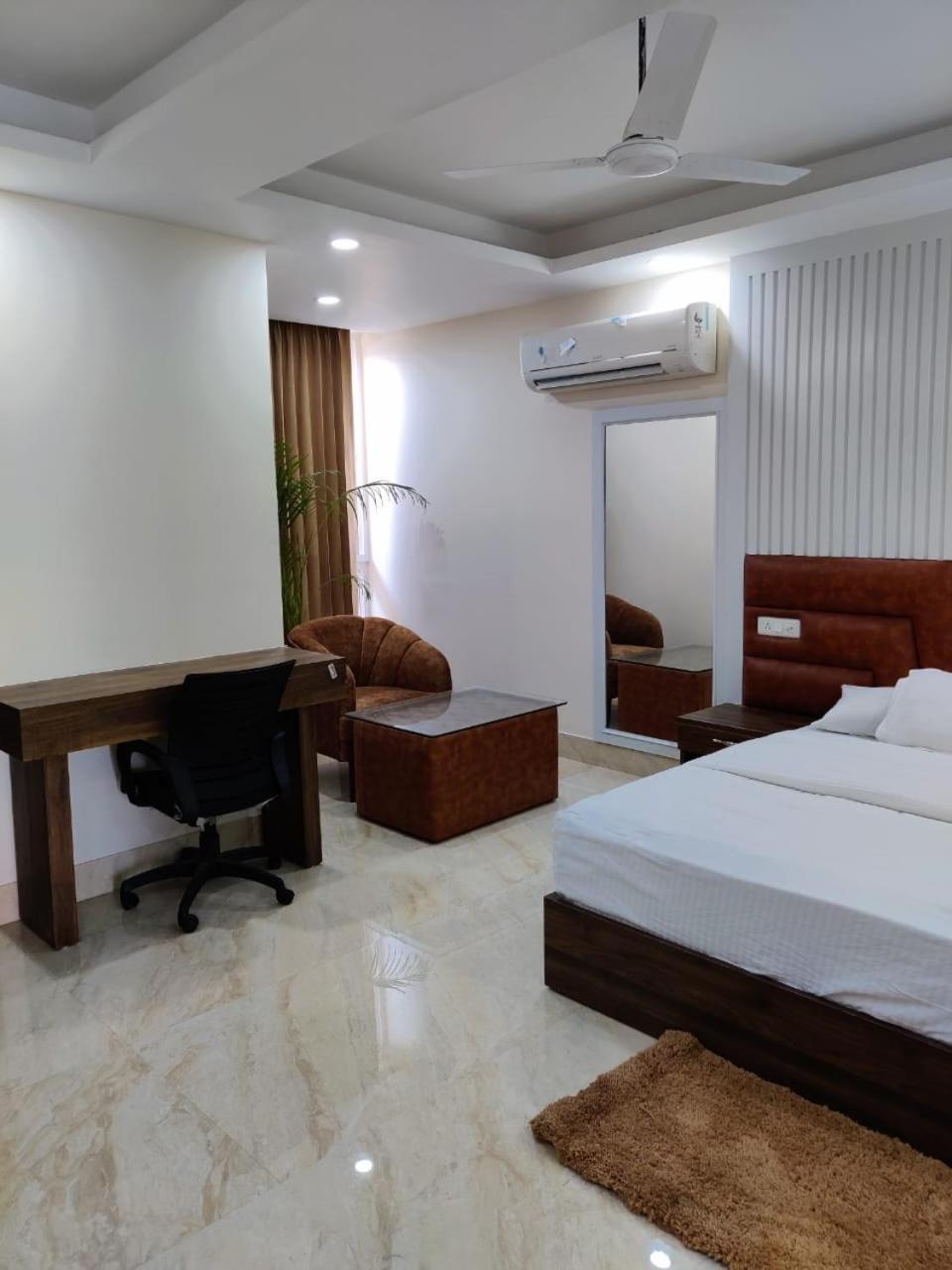 Hotel Maira Dehradun Eksteriør billede