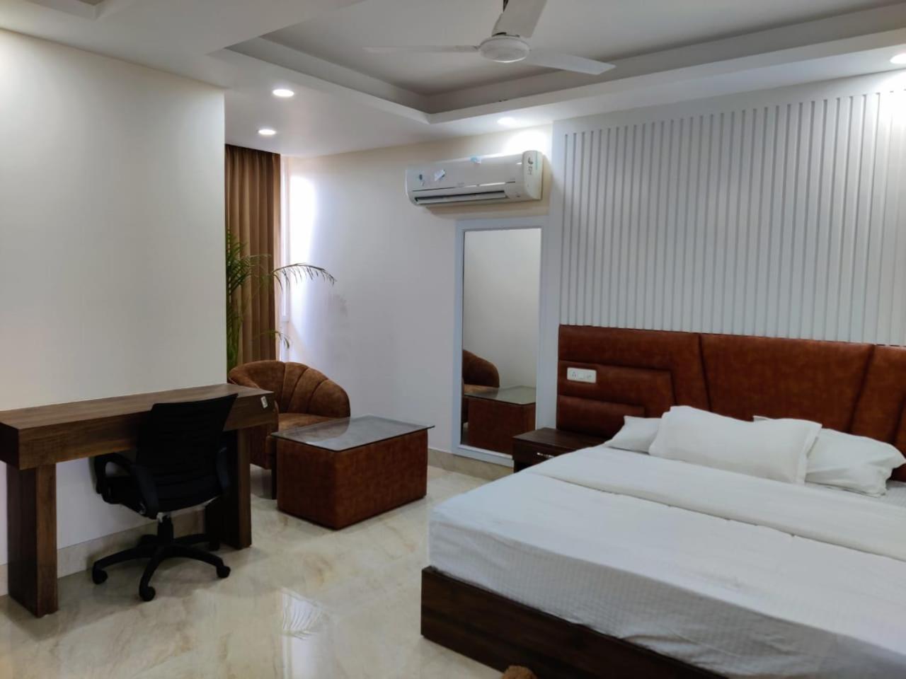 Hotel Maira Dehradun Eksteriør billede