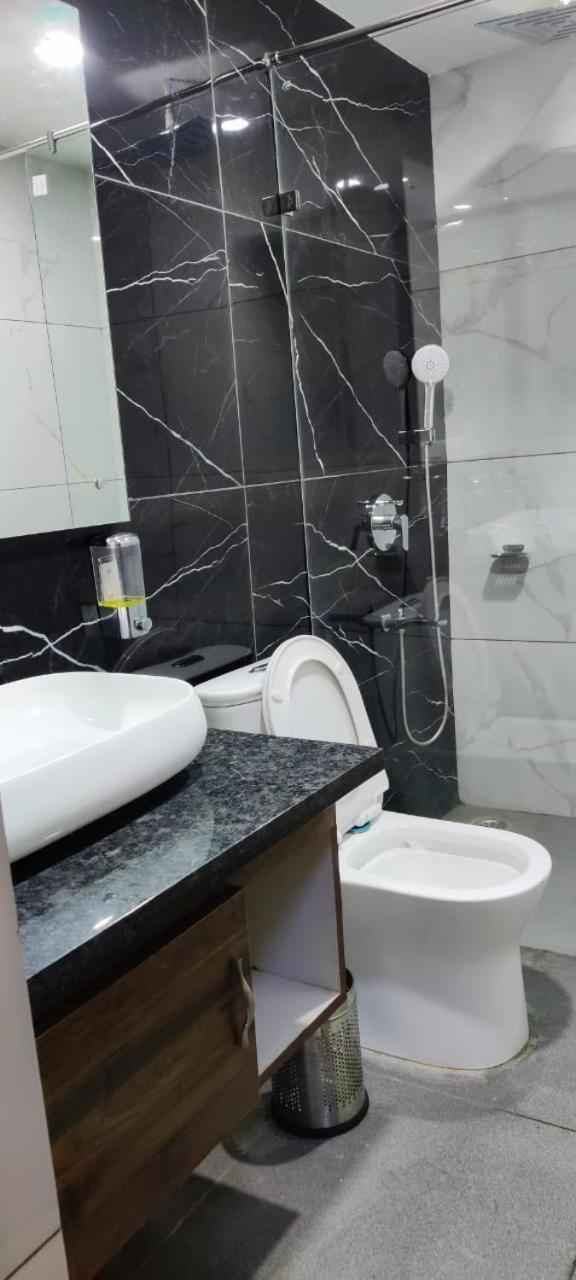 Hotel Maira Dehradun Eksteriør billede