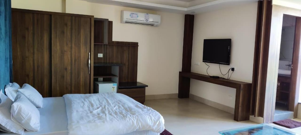 Hotel Maira Dehradun Eksteriør billede
