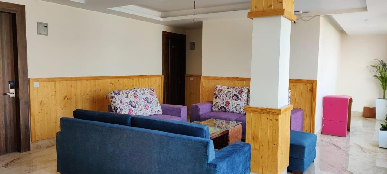 Hotel Maira Dehradun Eksteriør billede