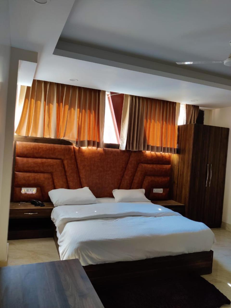 Hotel Maira Dehradun Eksteriør billede